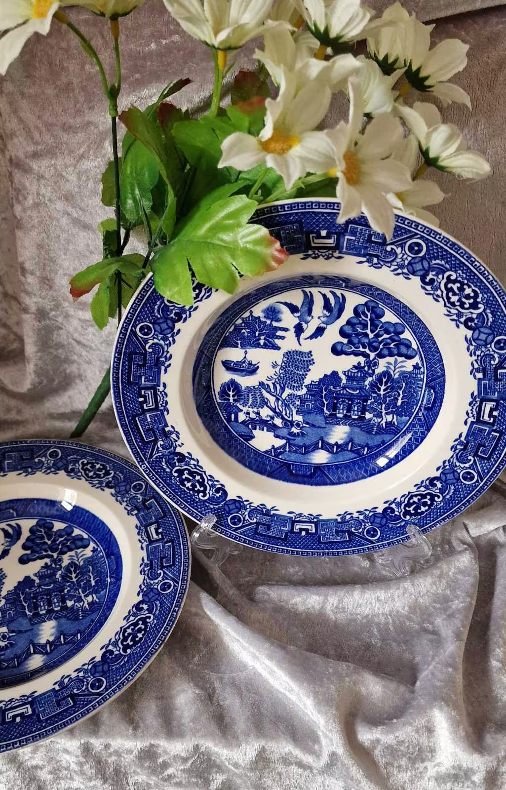 Blue and white plate with landscape scene, featuring Alfred Meakin old Willow dinner plates.