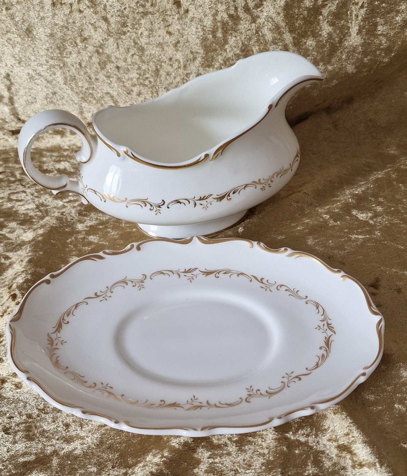 Royal Doulton "Richelieu" Sauce Boat and Stand