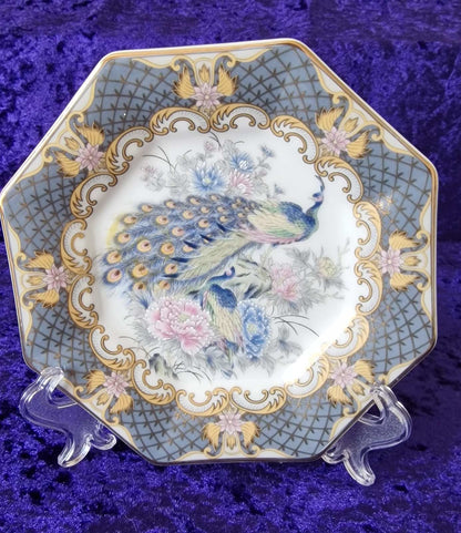 Octagonal 1960s Japanese "Eiwa Kinsei" Porcelain Plate