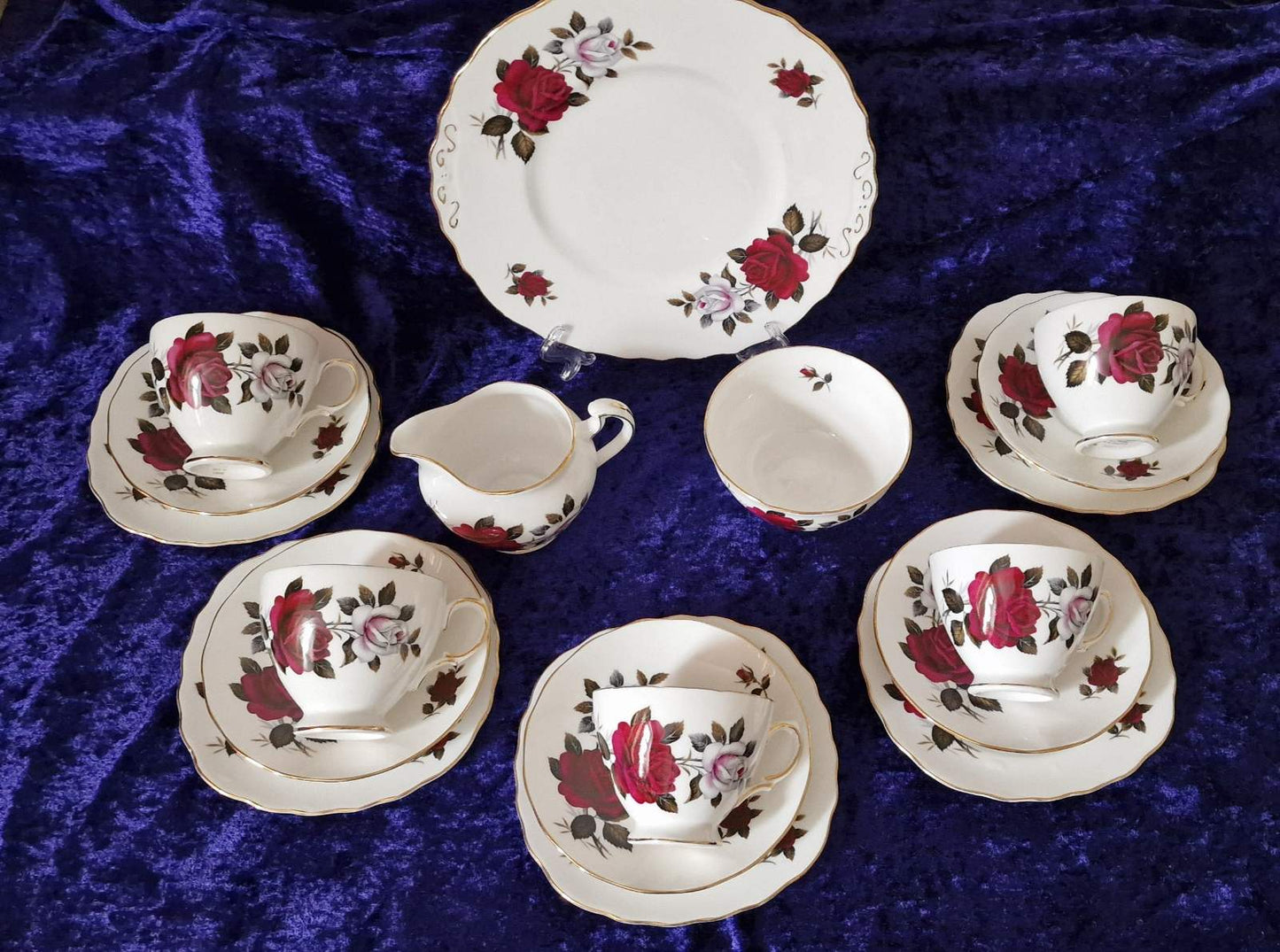 Colclough "Amoretta Rose" tea set featuring 5 cups and saucers adorned with roses.