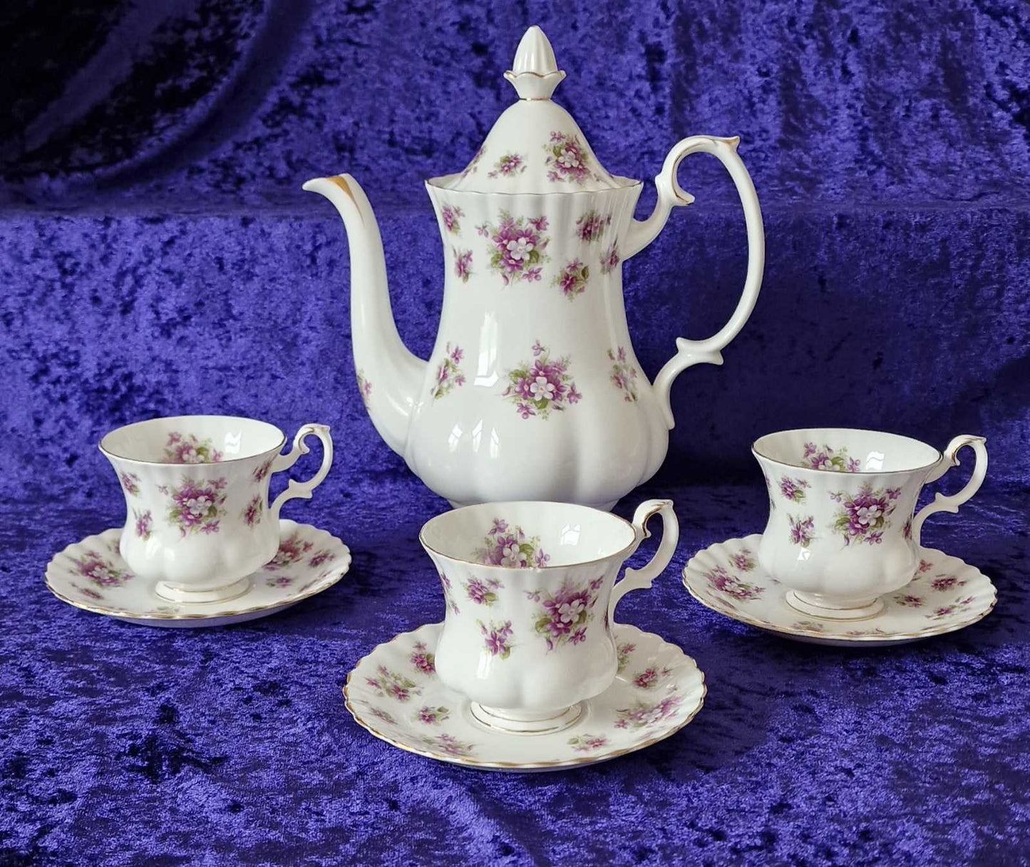 ROYAL ALBERT Sweet Violets Tea Set