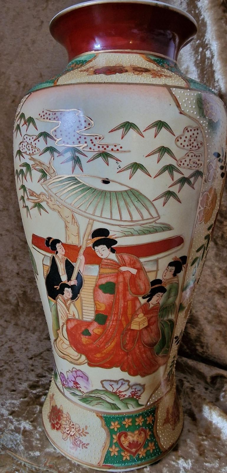  Vase with elegant Oriental designs, showcasing intricate patterns