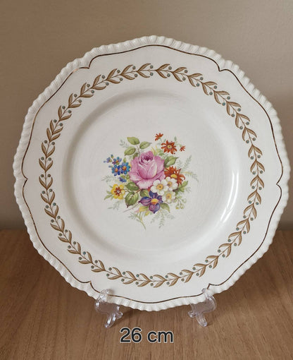 Wedgwood floral 10.3" serving plate, c.1952